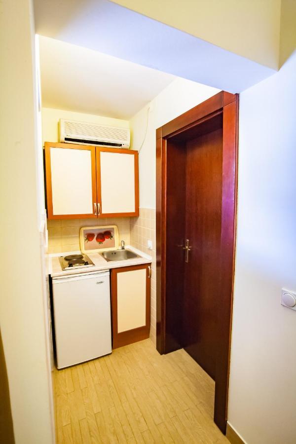 Apartmani Nilaj Улцинь Екстер'єр фото