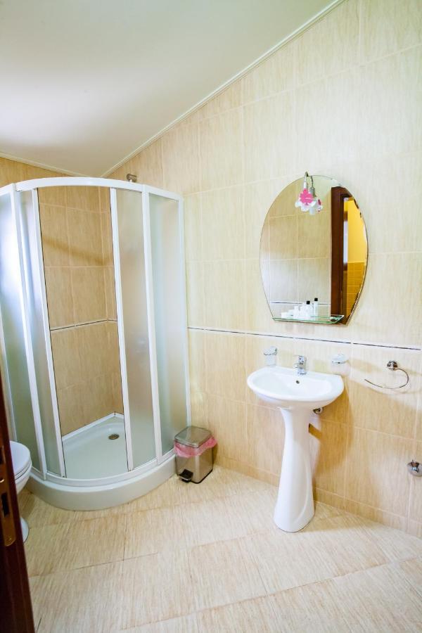 Apartmani Nilaj Улцинь Екстер'єр фото