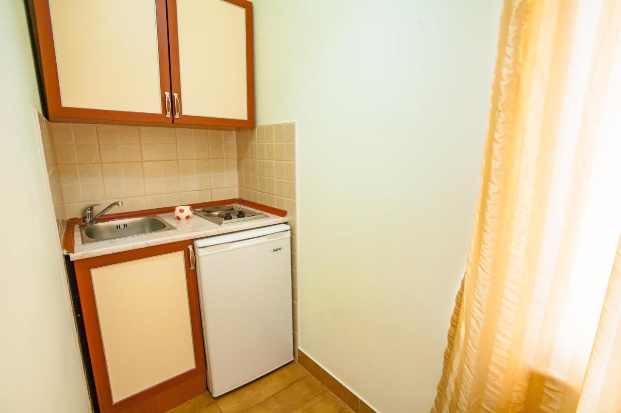 Apartmani Nilaj Улцинь Екстер'єр фото
