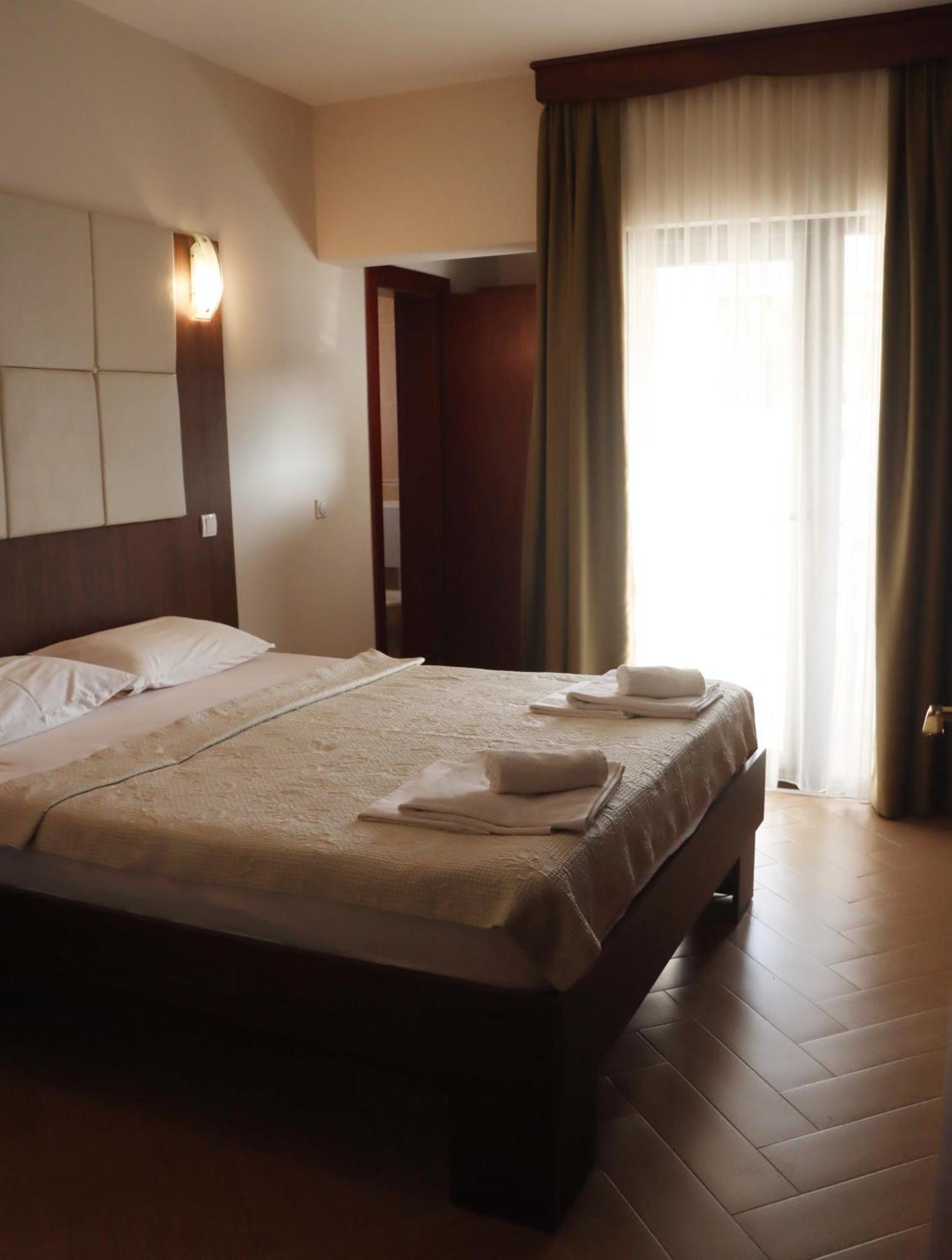 Apartmani Nilaj Улцинь Екстер'єр фото