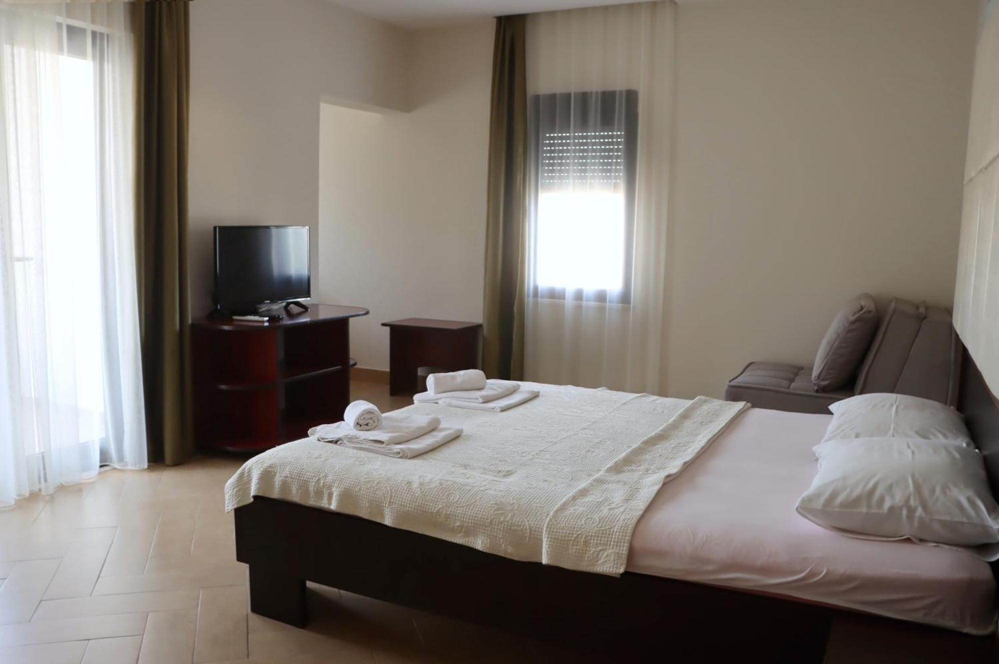 Apartmani Nilaj Улцинь Екстер'єр фото