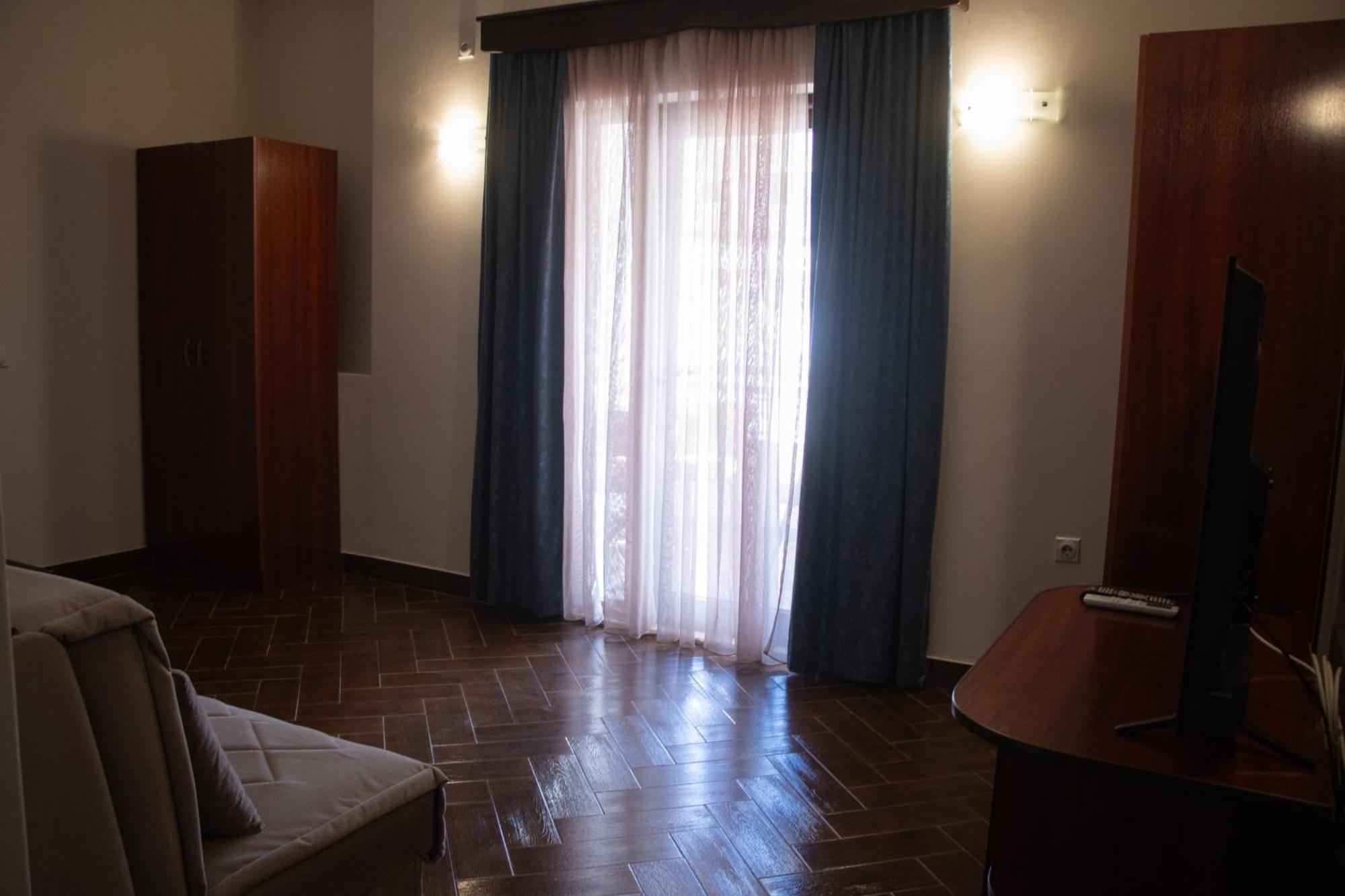 Apartmani Nilaj Улцинь Екстер'єр фото