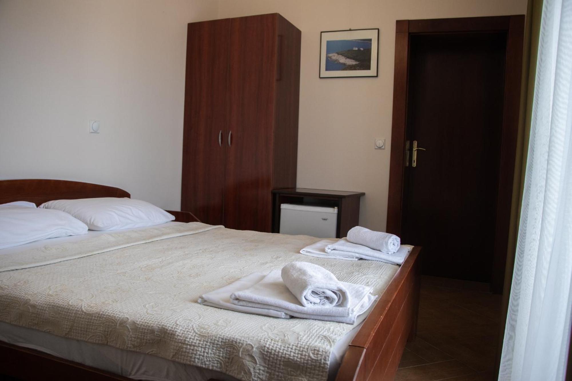 Apartmani Nilaj Улцинь Екстер'єр фото