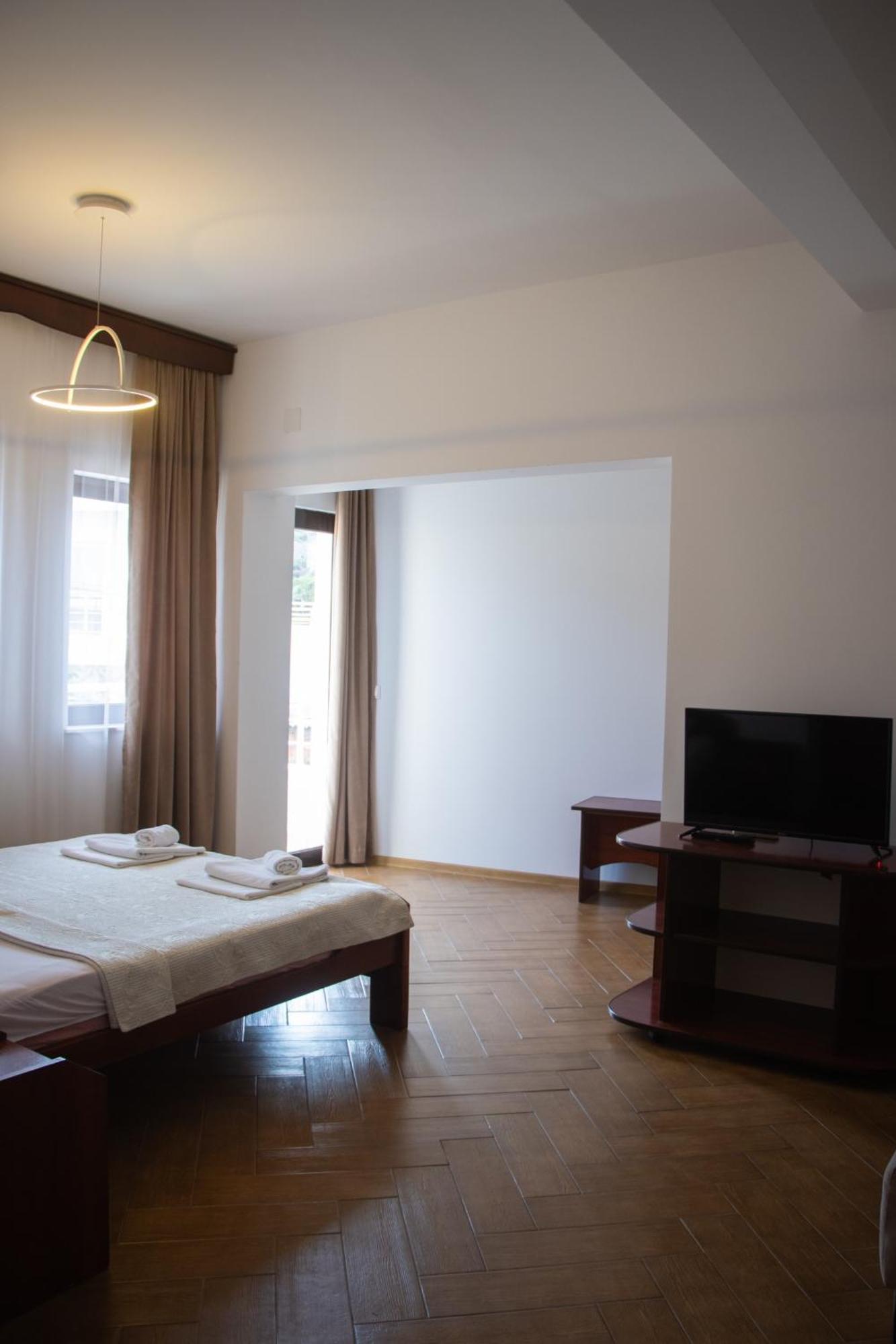 Apartmani Nilaj Улцинь Екстер'єр фото