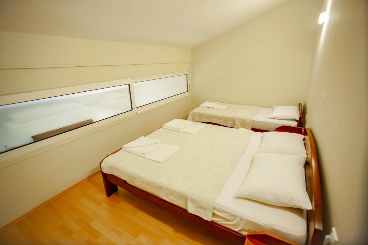 Apartmani Nilaj Улцинь Екстер'єр фото