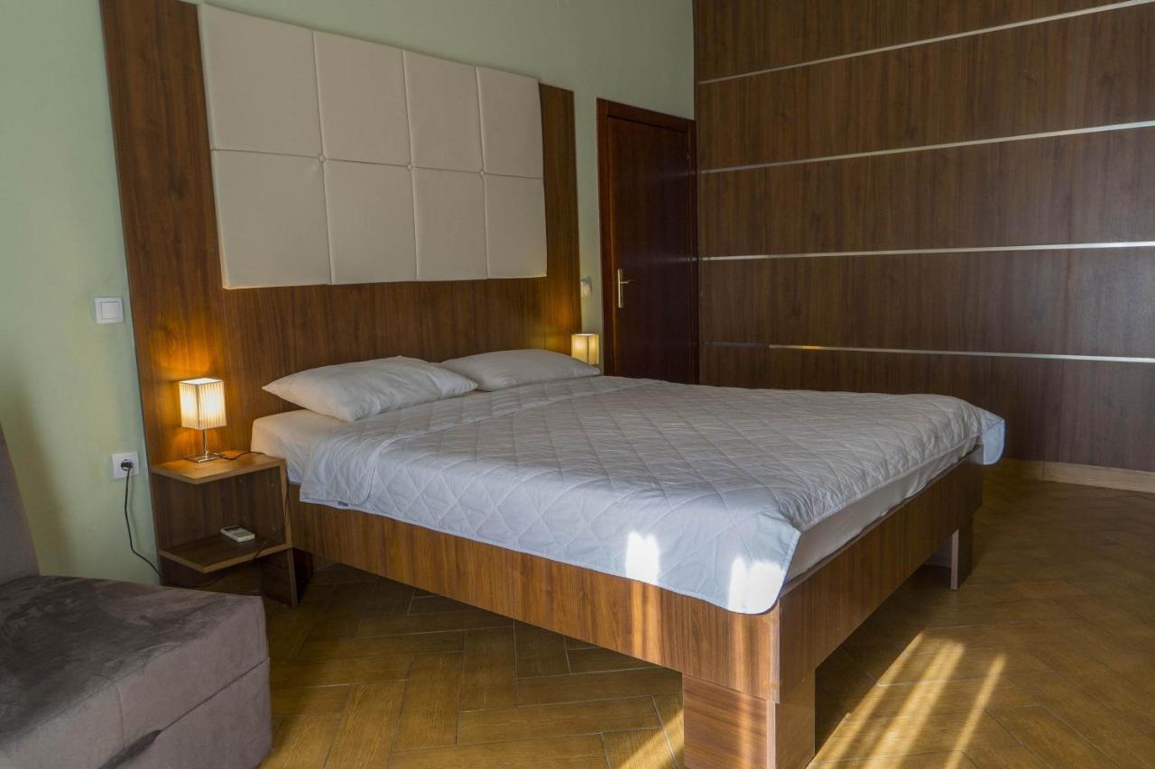 Apartmani Nilaj Улцинь Екстер'єр фото