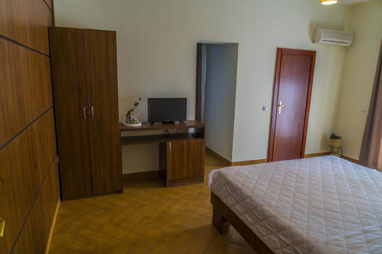 Apartmani Nilaj Улцинь Екстер'єр фото